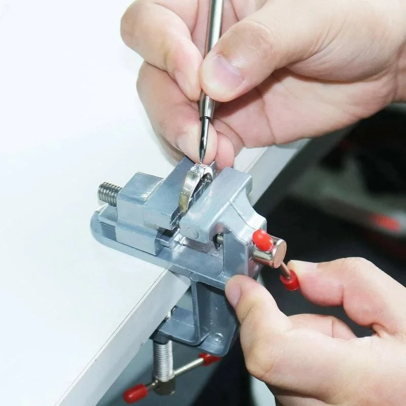 Mini Bench Vise Table Clamp Sc - đánh giá và giá Electronics Repair Hobby